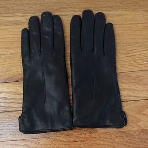 Sleek Black Leather Gloves lined with rabbit fur.Size 7 1/2